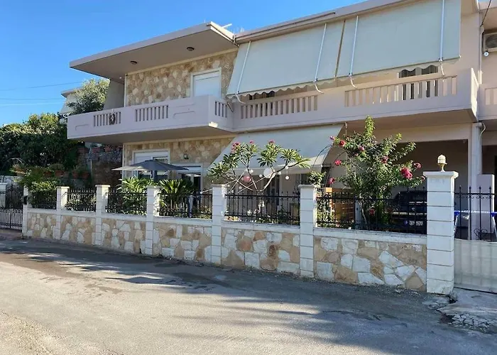 ヴィラ Aretousa *