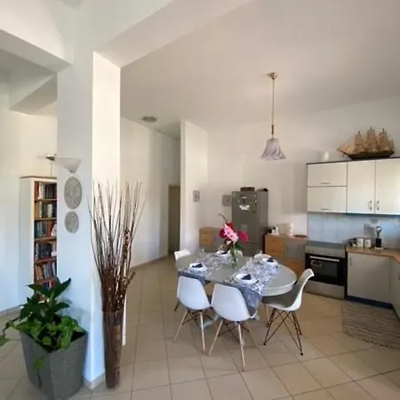 Aretousa Villa Hanya